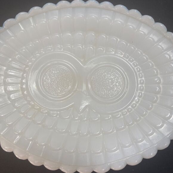 Set of Two Avon Milk Glass Trinket Dishes Owl Soap Dish Butterfly Dish 6" Retro - Picture 8 of 16